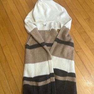 Hooded sleeveless cardigan